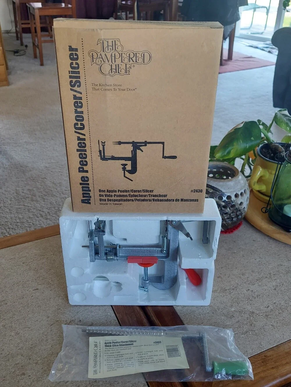 The Pampered Chef Apple Peeler/Corer/Slicer With Thick Slice Attachment